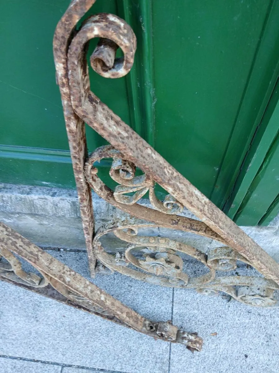 Wrought iron large Brackets - Image 3