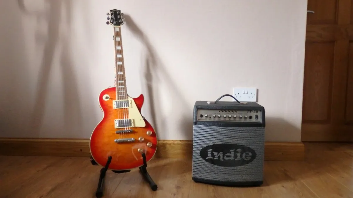 Sunburst Les Paul Electric Guitar & Amp Bundle - Image 1
