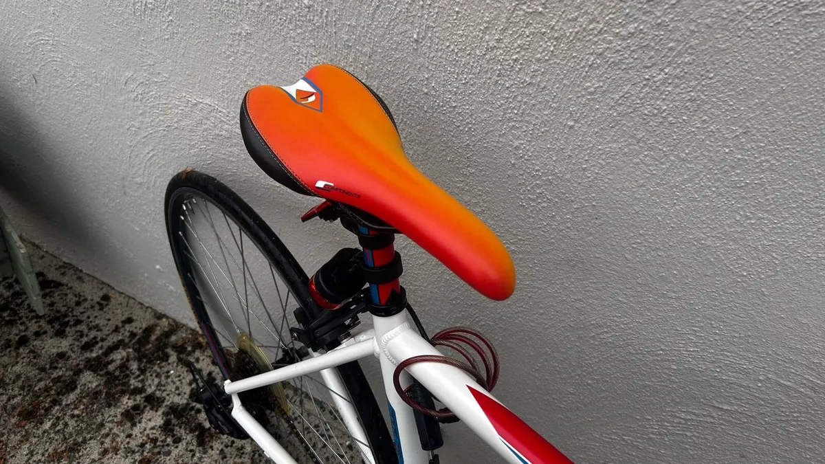 Carrera Road Bike 51cm - Image 3