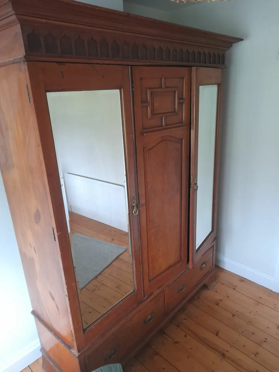 Àntique  solid wood wardrobe with bevelled mirrors - Image 3