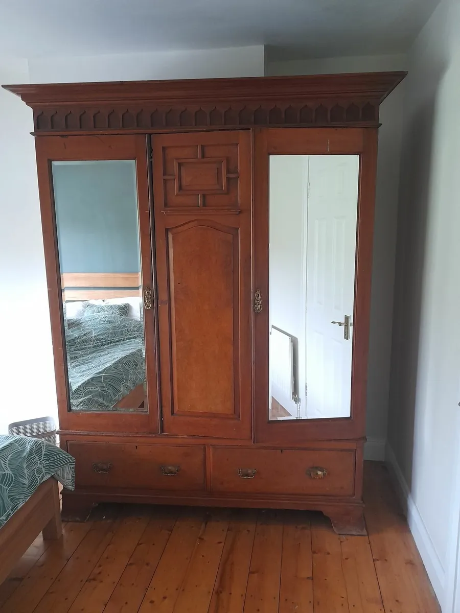 Àntique  solid wood wardrobe with bevelled mirrors - Image 1