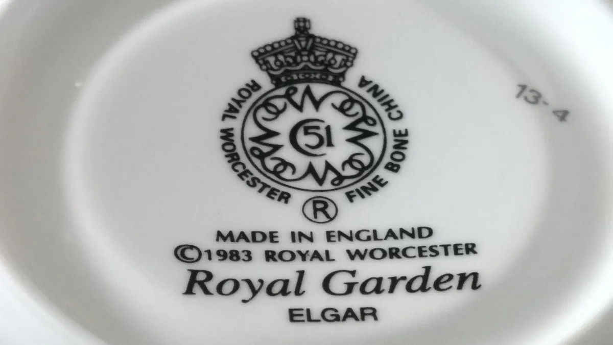 Vintage Royal Worcester Teacups & Saucers - Image 2