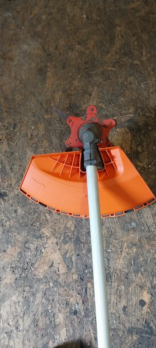 Oleo-Mac strimmer - Image 4