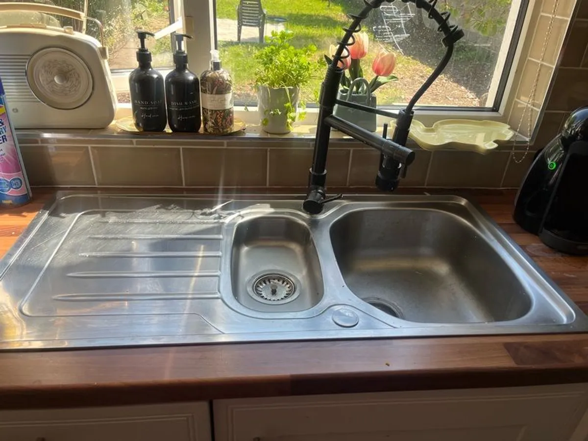 kitchen sink - Image 1