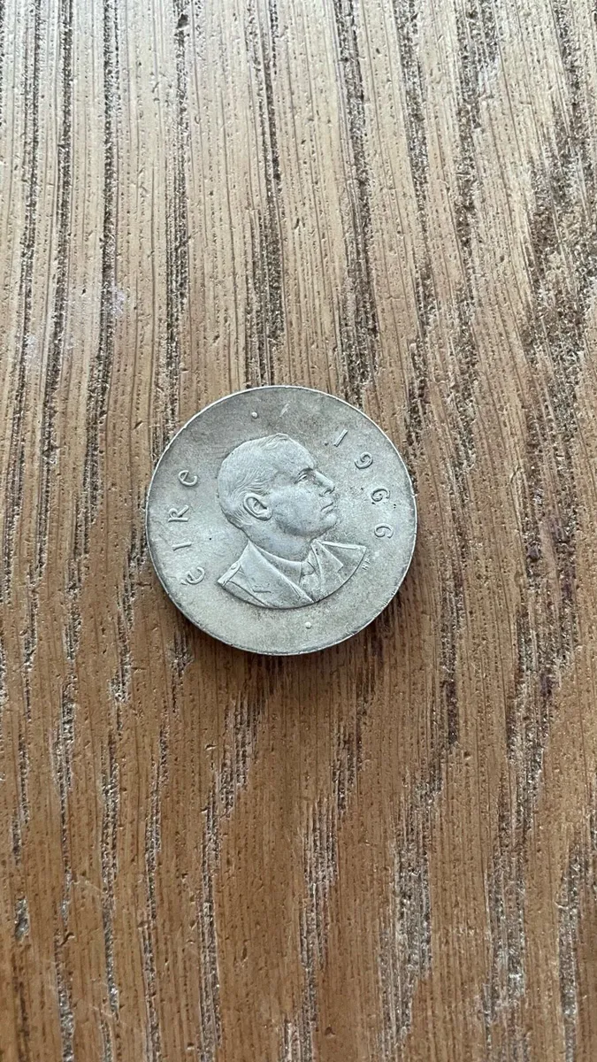 Silver shilling coin - Image 1