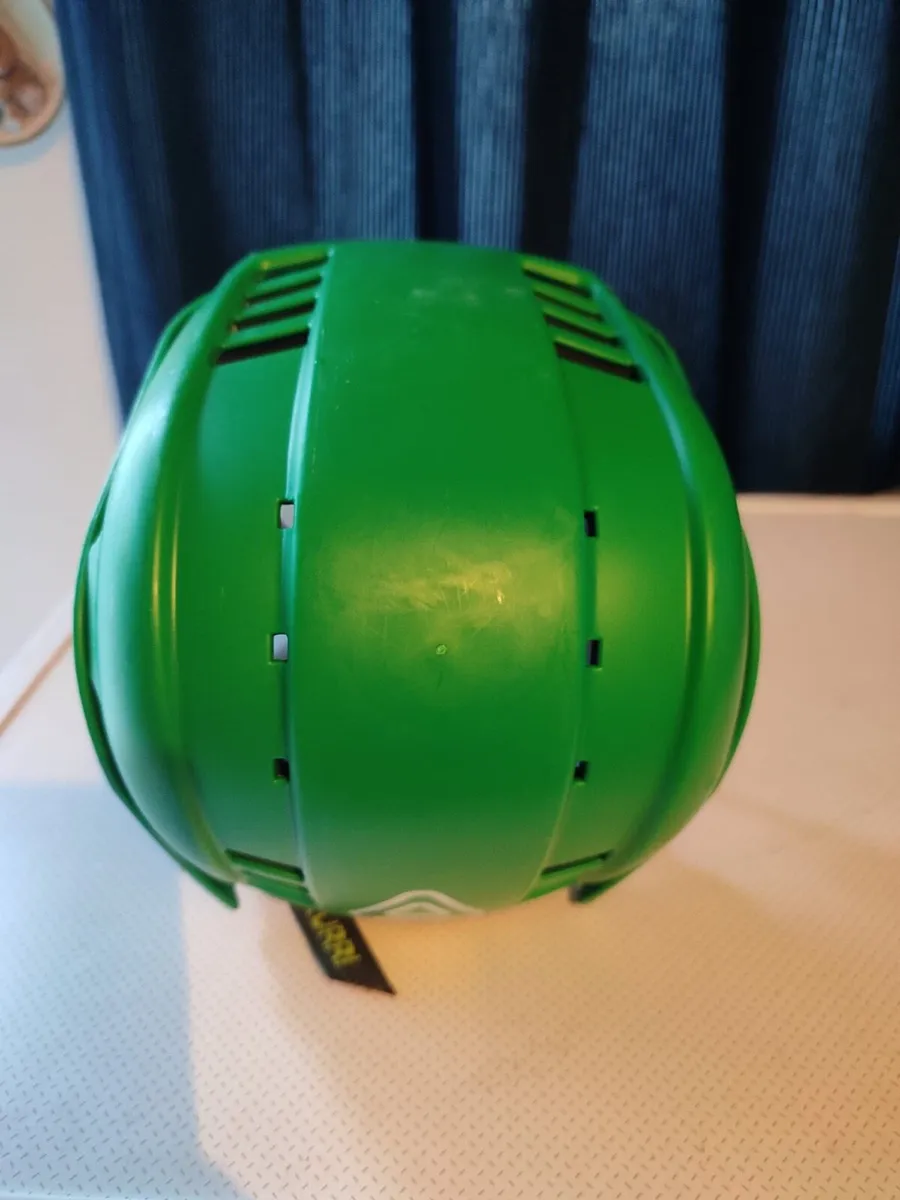 U10’s Hurling Helmet - Image 1