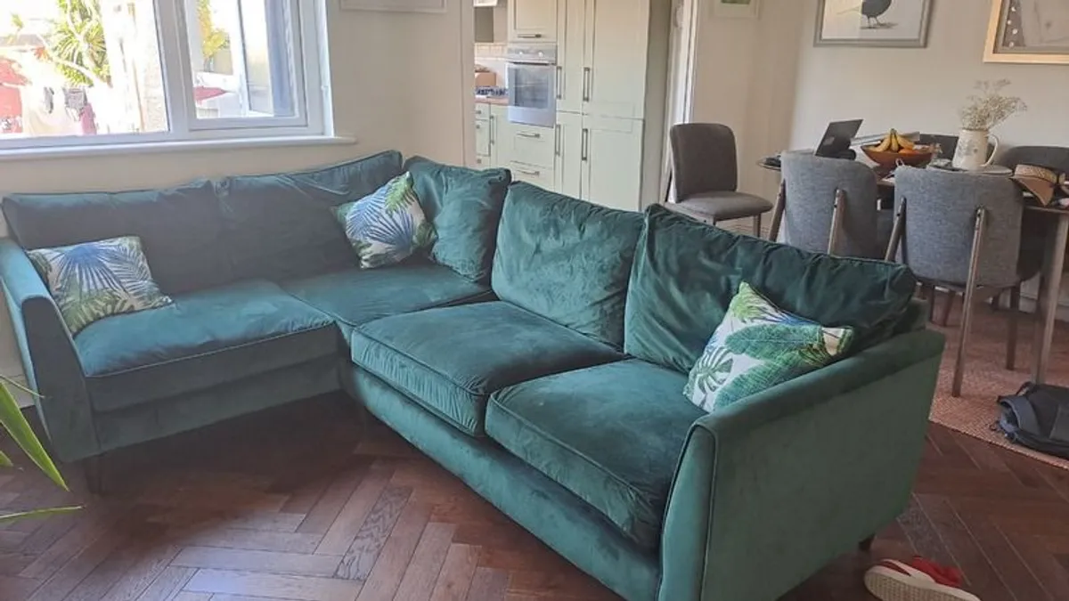 Sofa . 4 seater corner sofa - Image 1