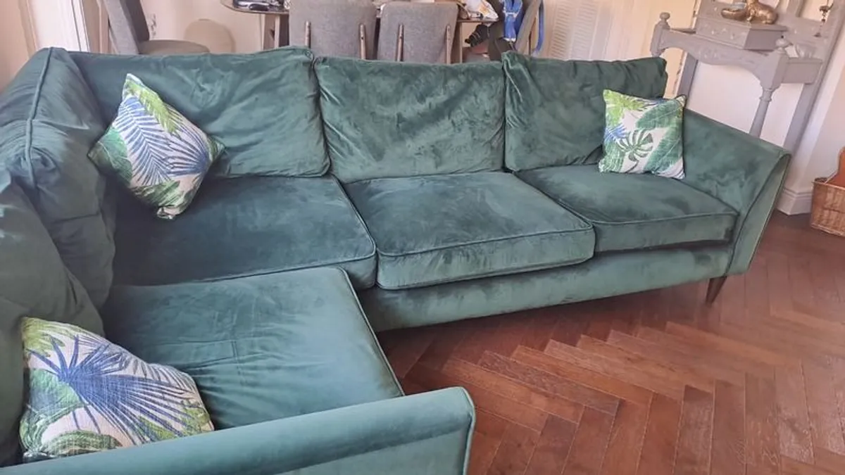 Sofa . 4 seater corner sofa - Image 2