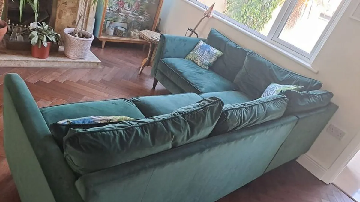 Sofa . 4 seater corner sofa - Image 3