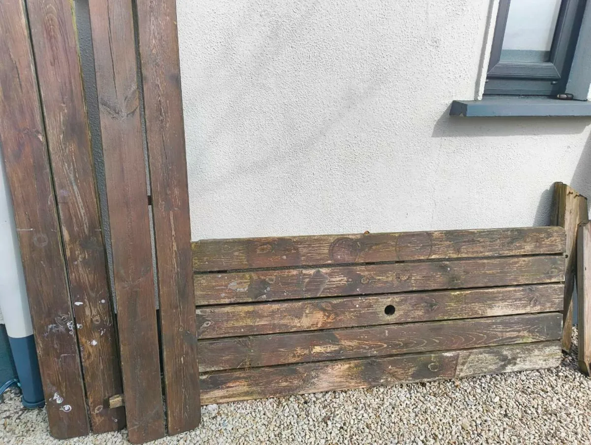 Picnic bench