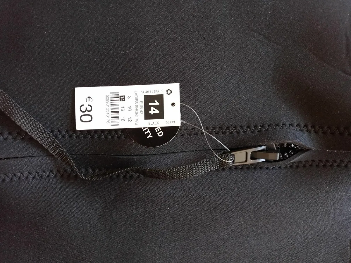 Brand New Women's Short Wetsuit - Image 2