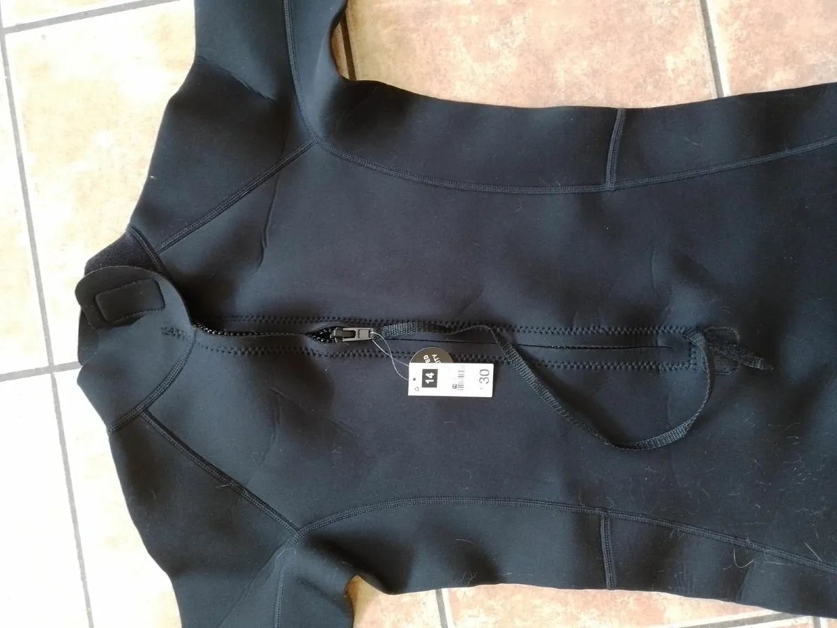 Brand New Women's Short Wetsuit - Image 3