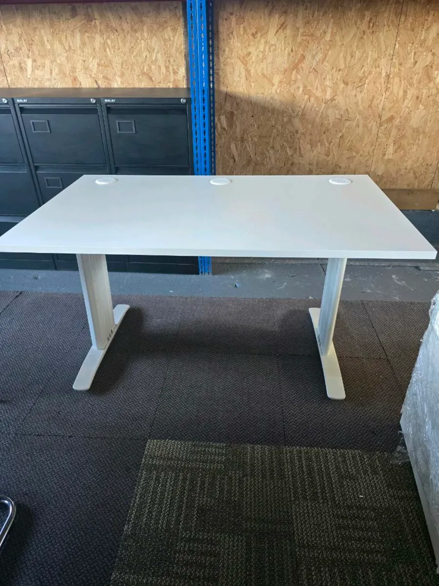 26 no white office desks - Image 1