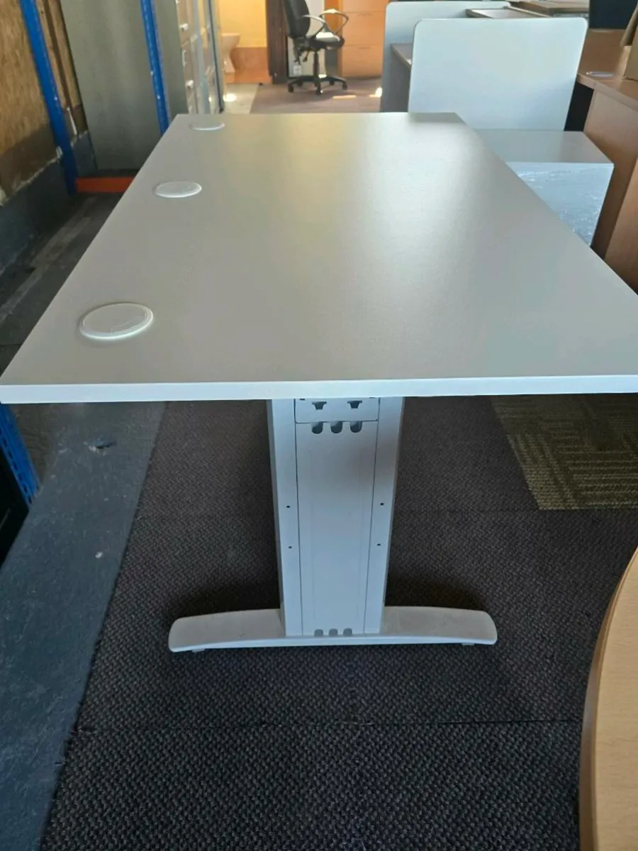 26 no white office desks - Image 4
