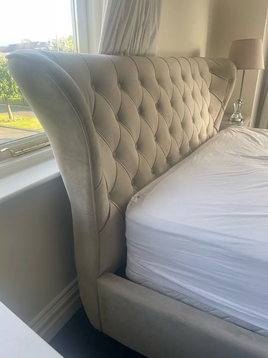 Gorgeous king size bed - Image 2