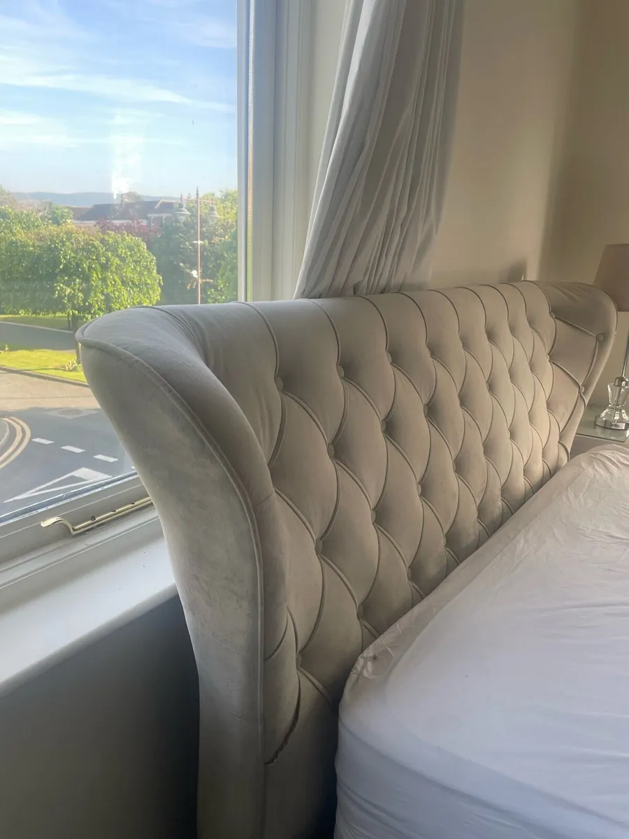 Gorgeous king size bed - Image 3
