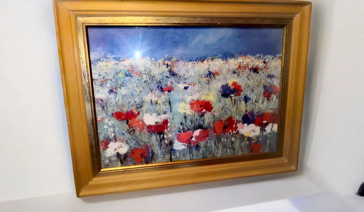 Large vibrant picture in wooden frame - Image 1