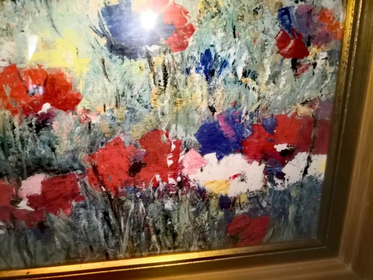 Large vibrant picture in wooden frame - Image 2