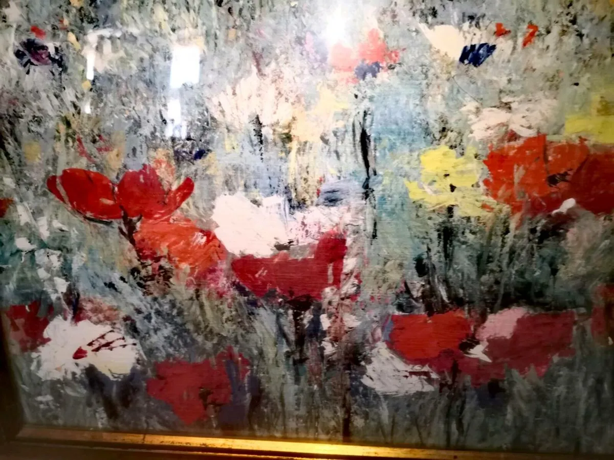 Large vibrant picture in wooden frame - Image 3