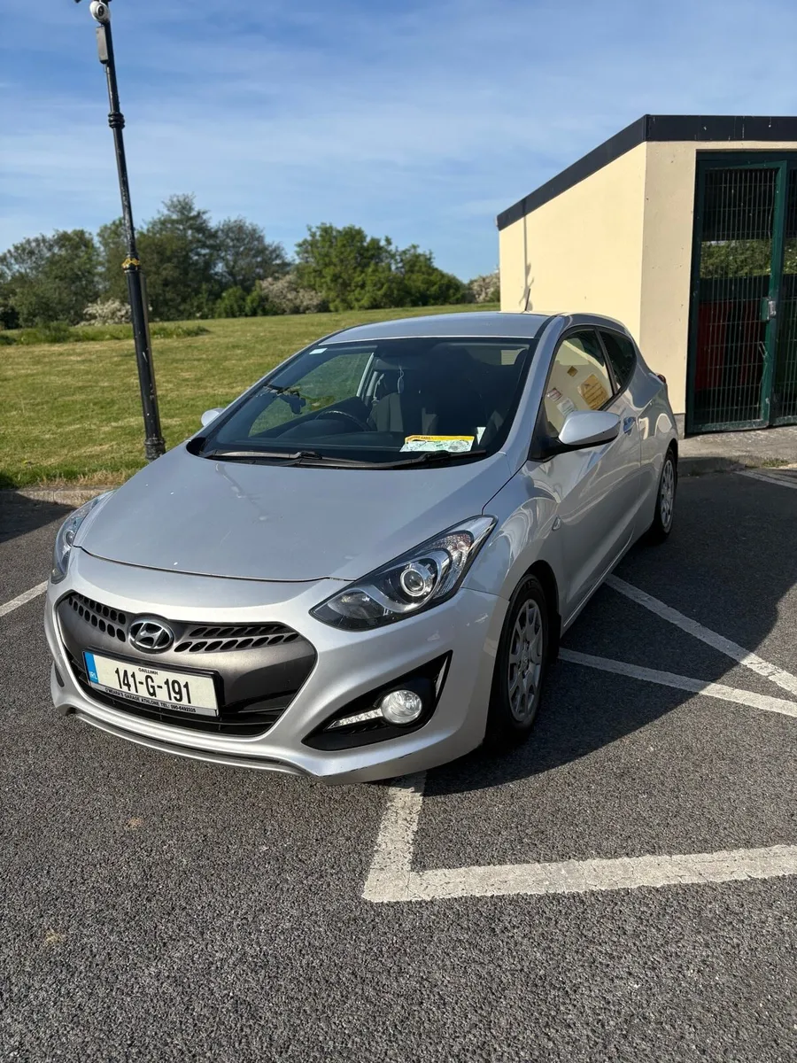 Hyundai i30 car van - Image 1
