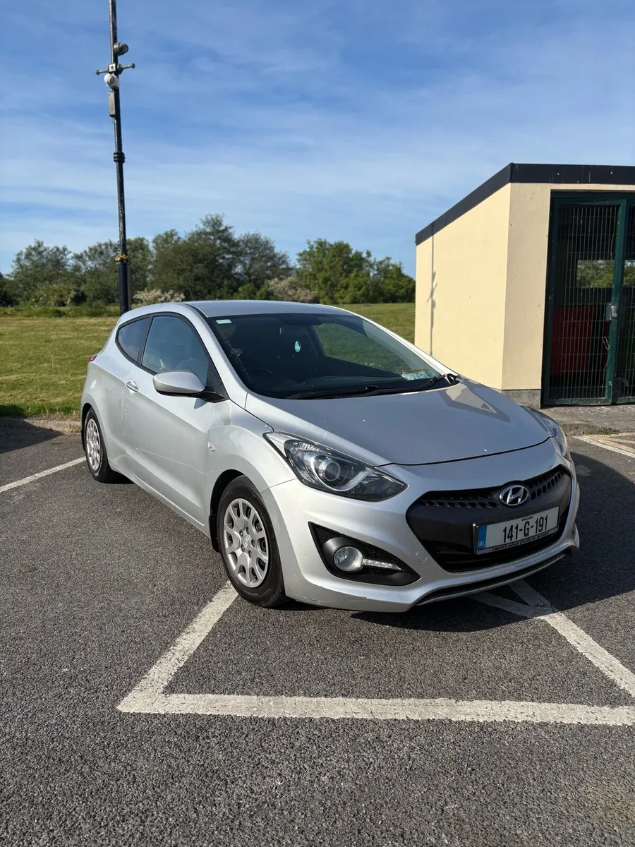 Hyundai i30 car van - Image 2