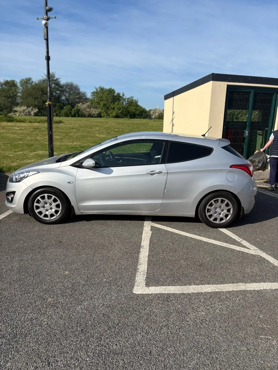 Hyundai i30 car van - Image 4