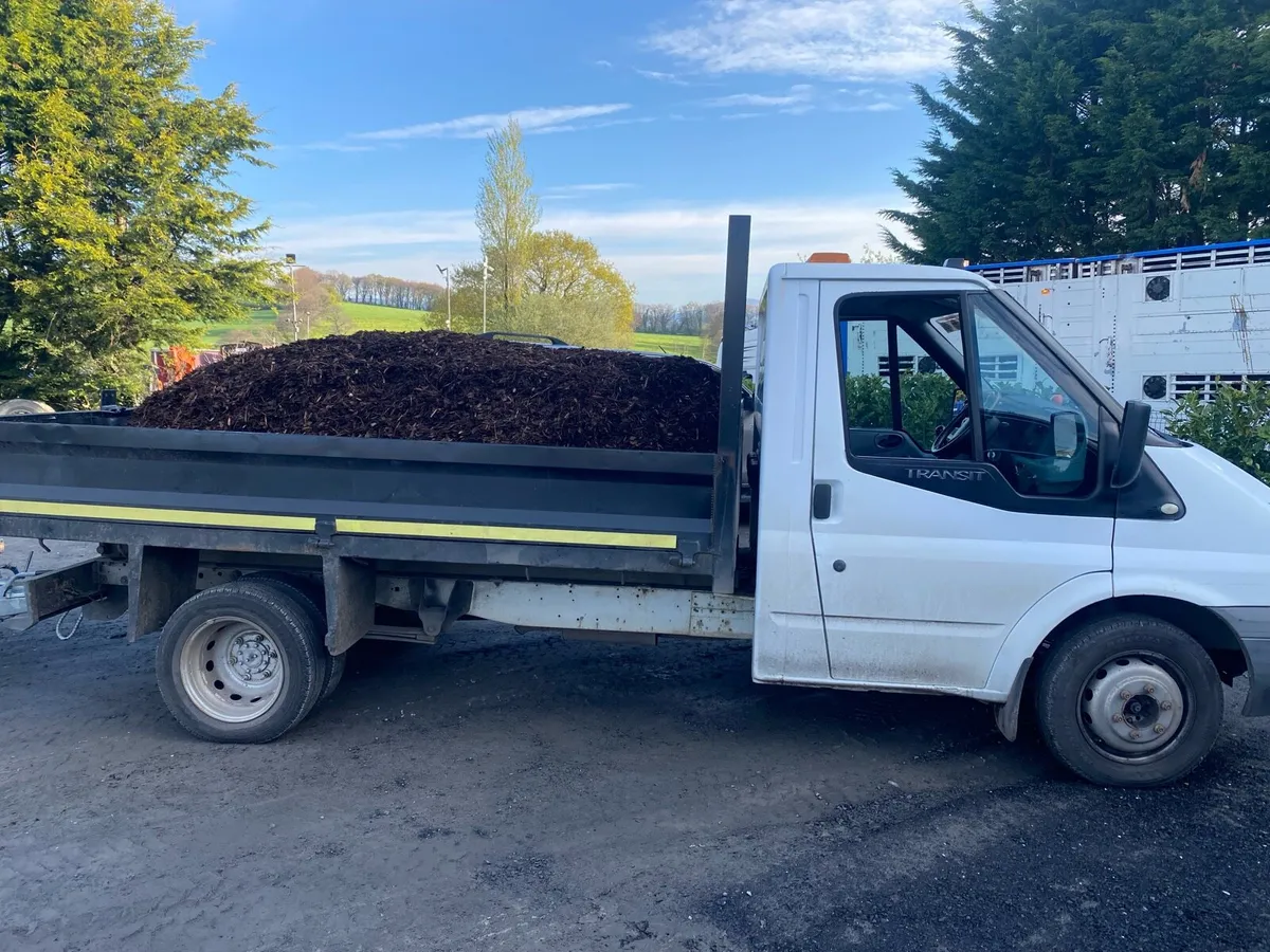 Loads of bark mulch - Image 1