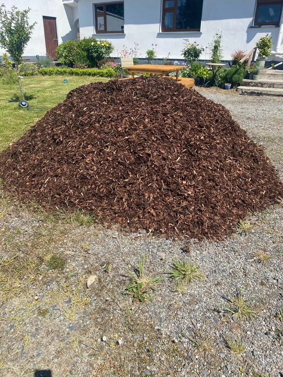 Loads of bark mulch - Image 2