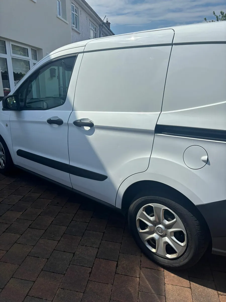 Ford Transit courier - Image 2
