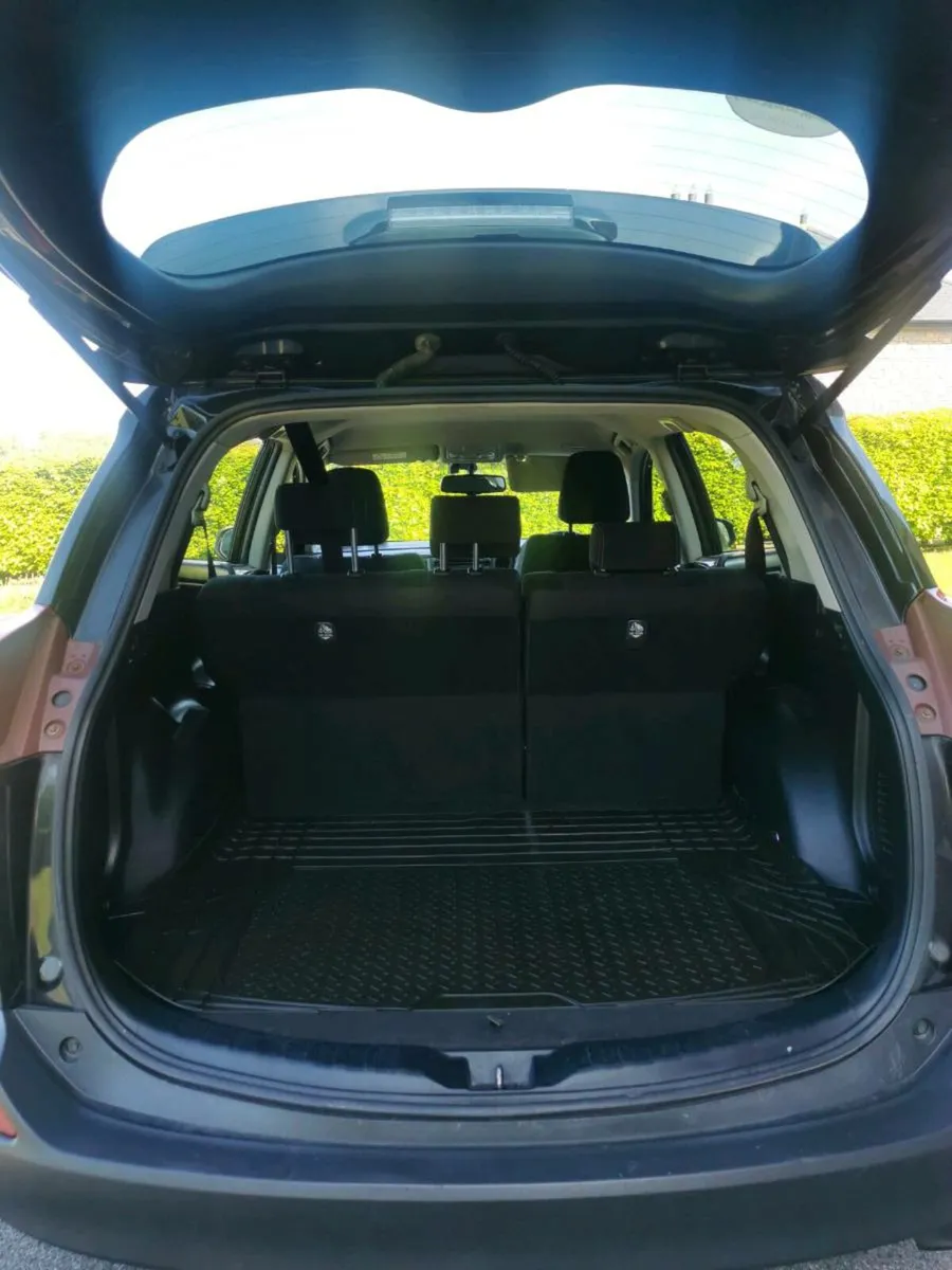 Car - Image 3