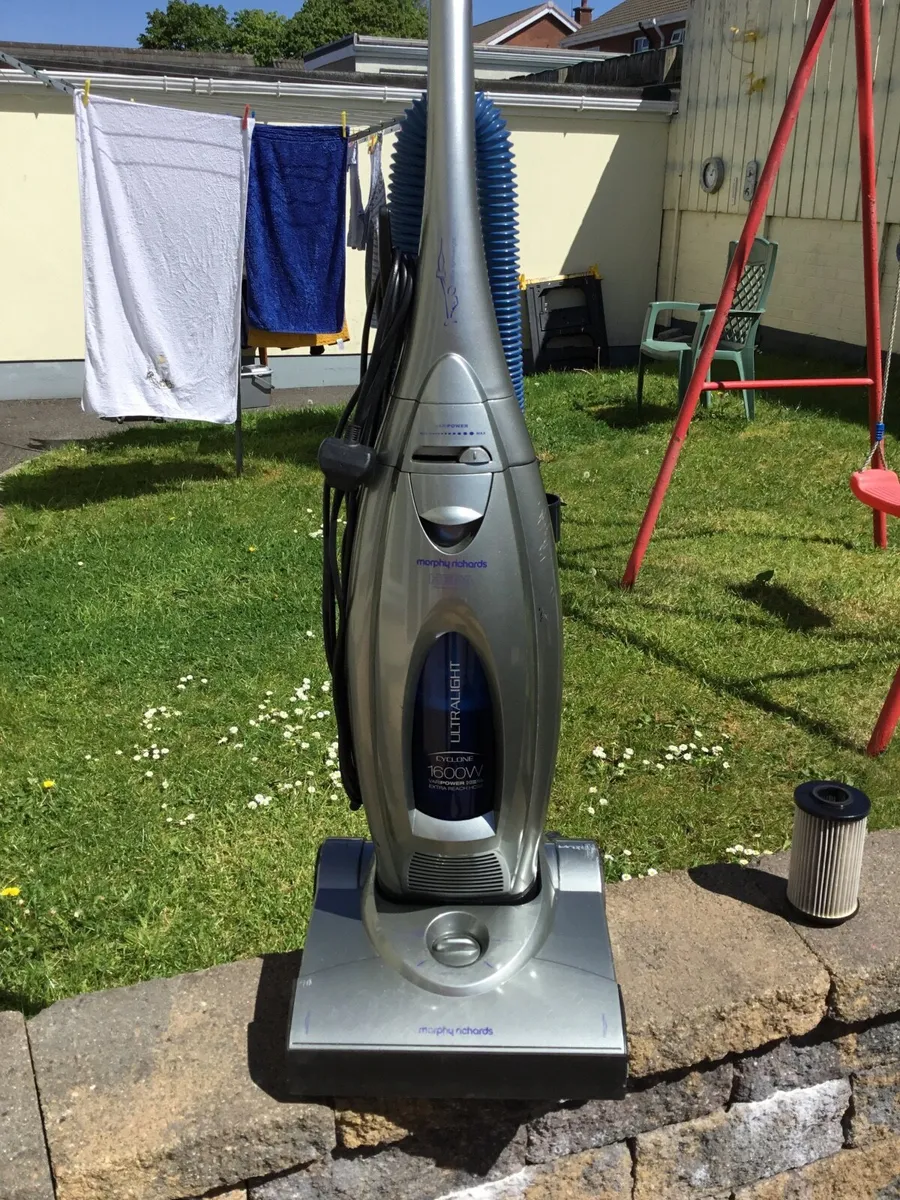 Vacuum cleaner - Image 1