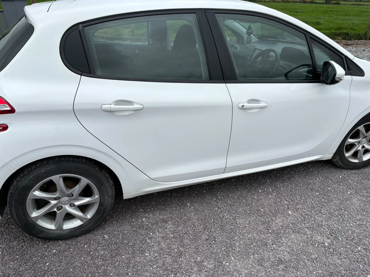 Peugeot 208 2013 - Image 2