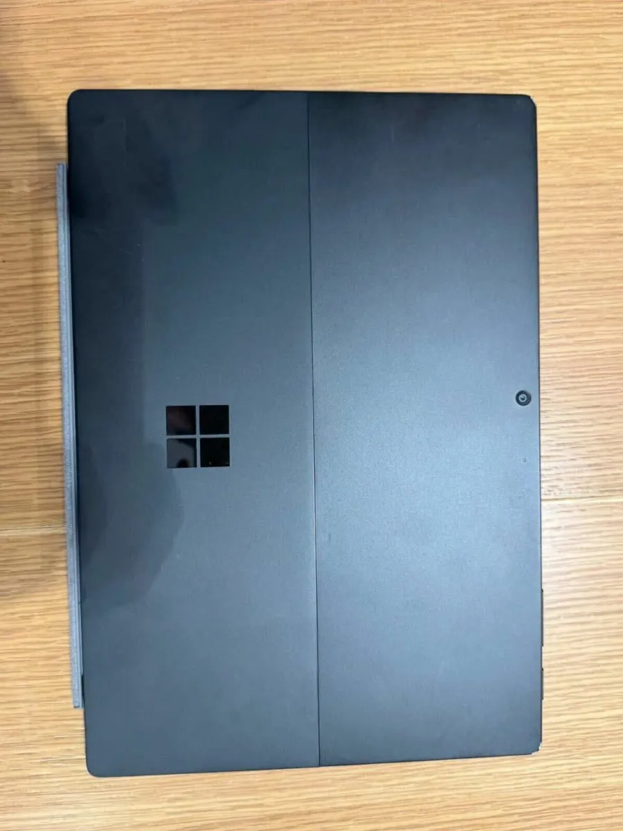 Selling Surface Pro 7+ - Image 2