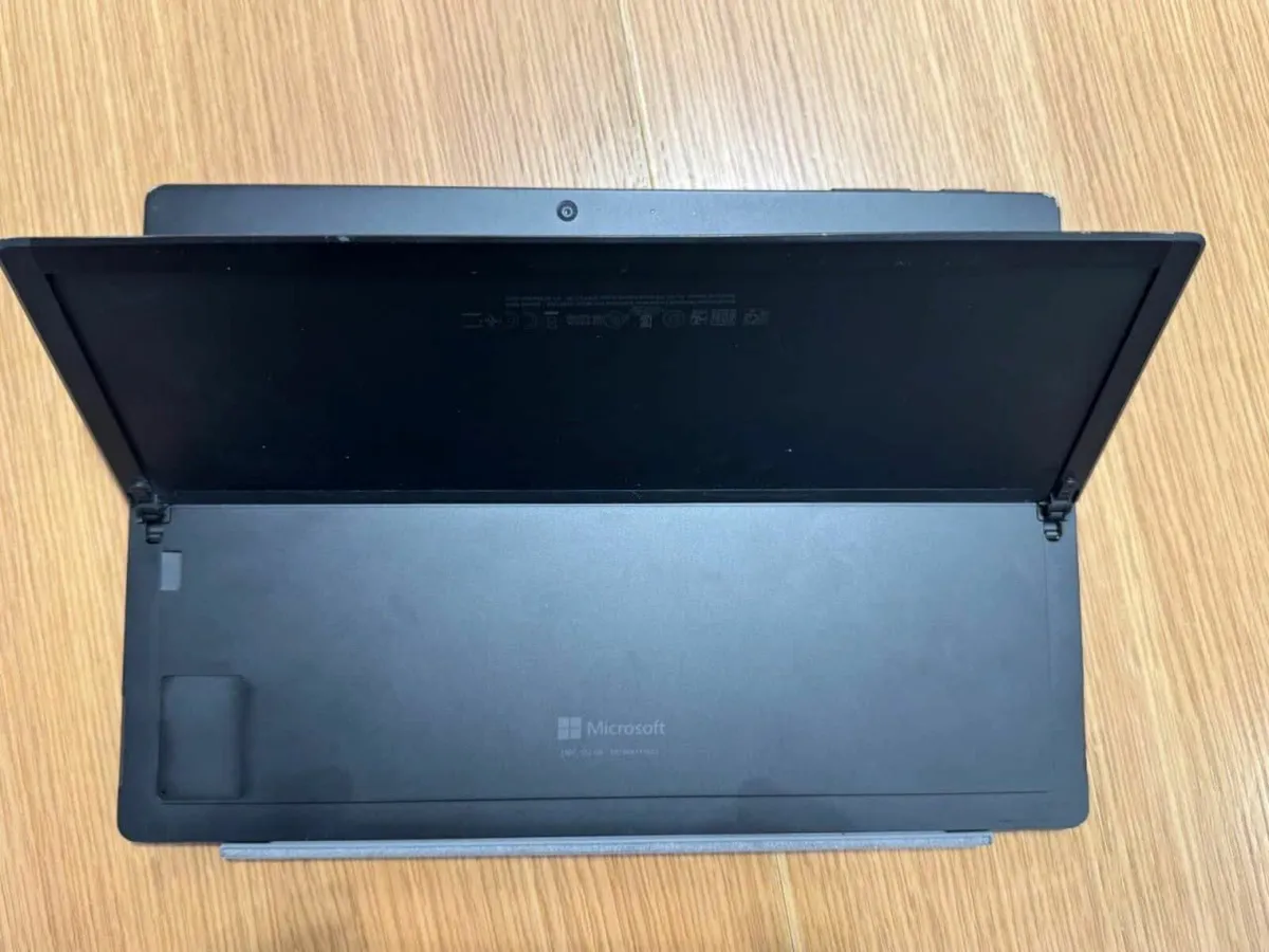 Selling Surface Pro 7+ - Image 3