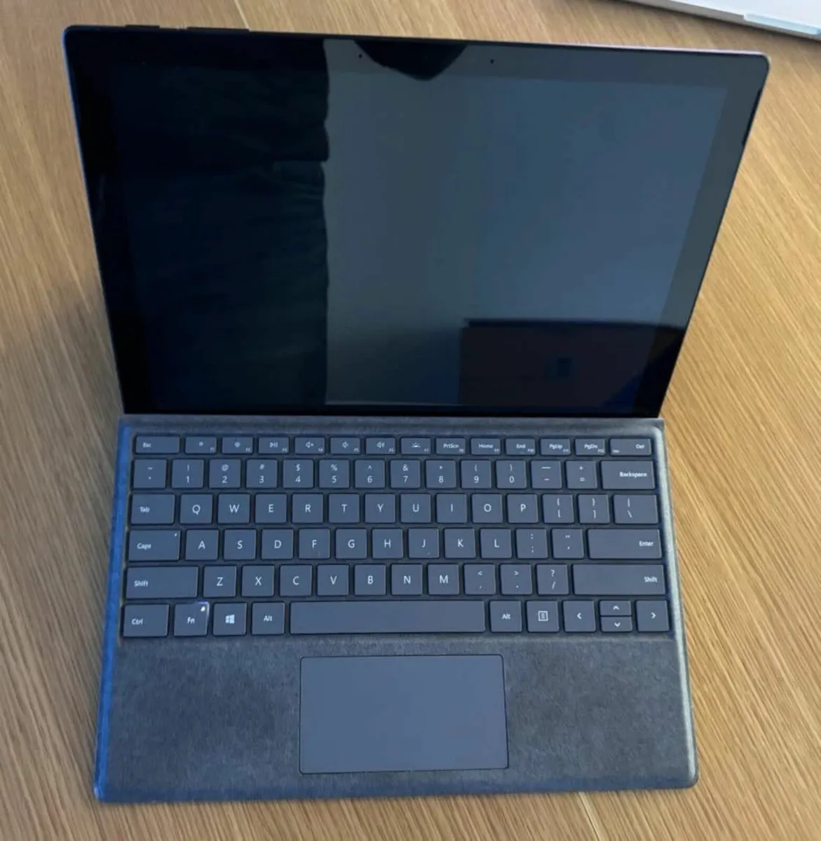 Selling Surface Pro 7+ - Image 1