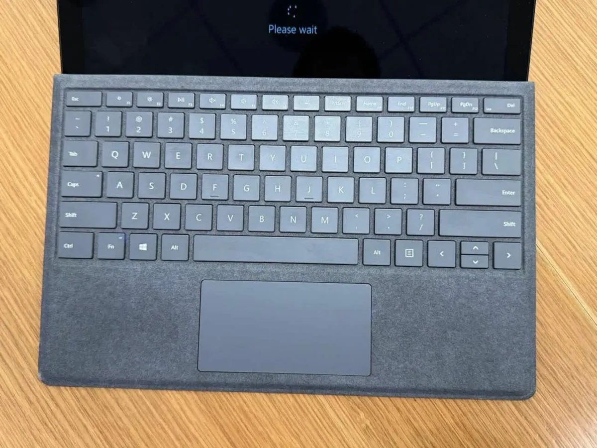 Selling Surface Pro 7+ - Image 4