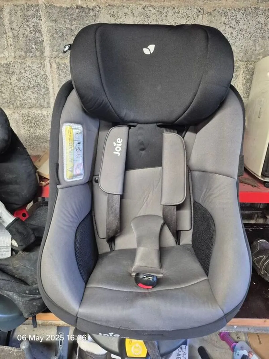 Joie i-pivot 360 car seat. - Image 1