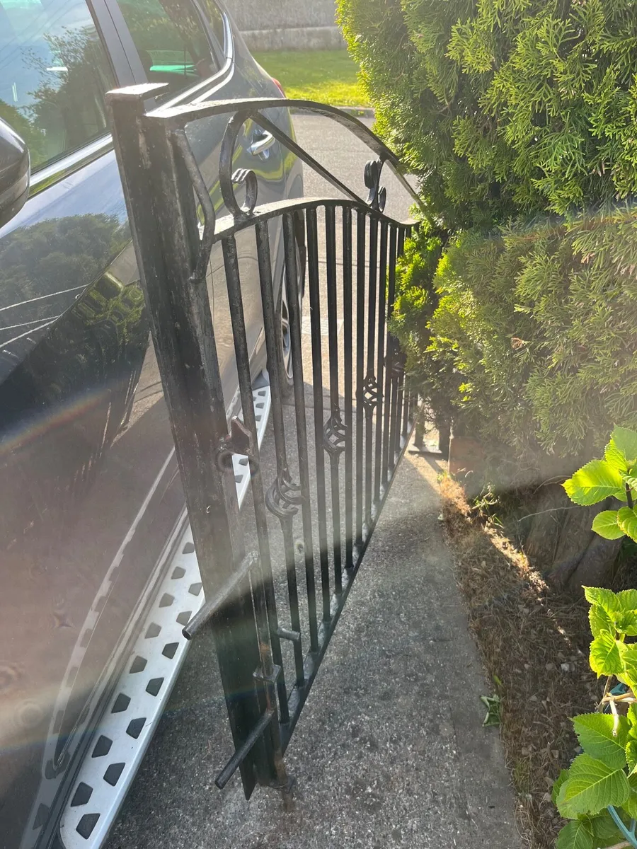 Gates - Image 2