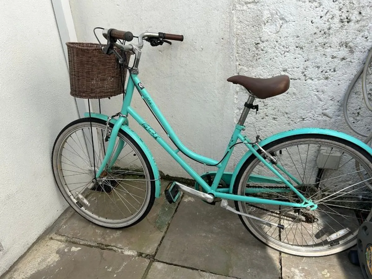 Girls claud butler bike - Image 2