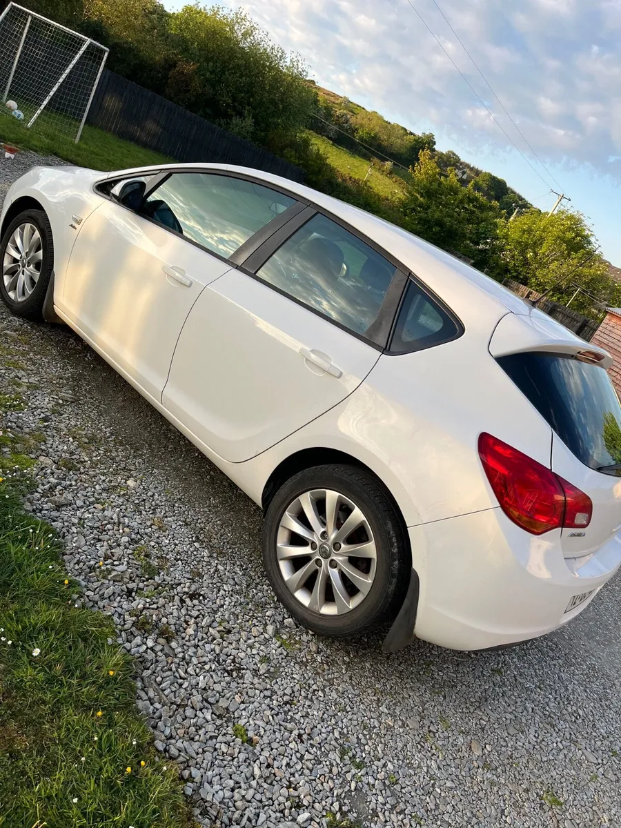 Vauxhall Astra 2012 - Image 1