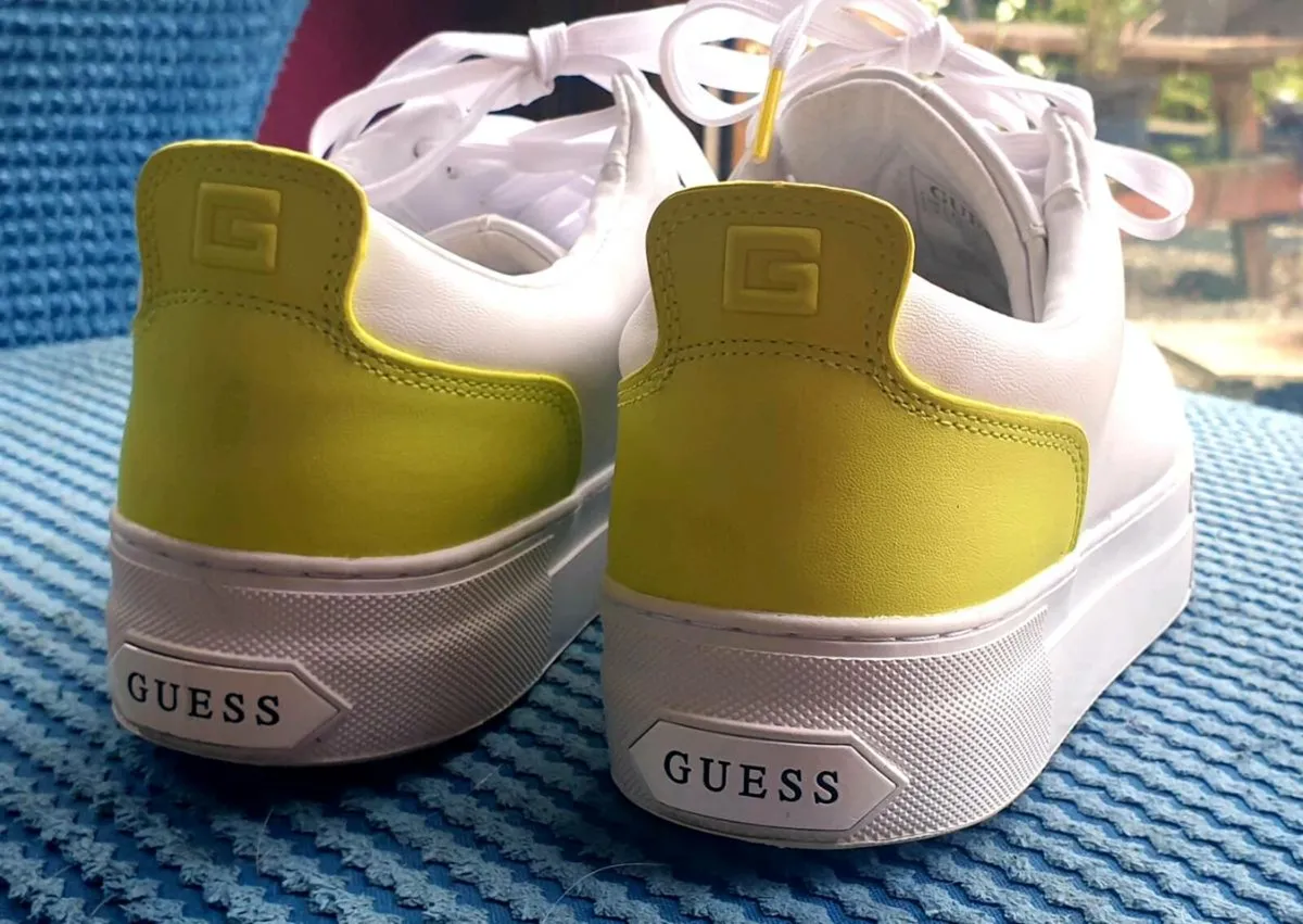 Guess trainers new size 6 - Image 2