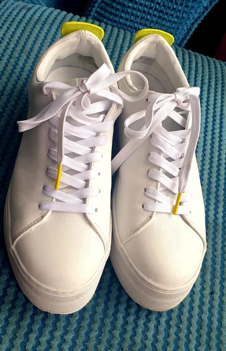 Guess trainers new size 6 - Image 3