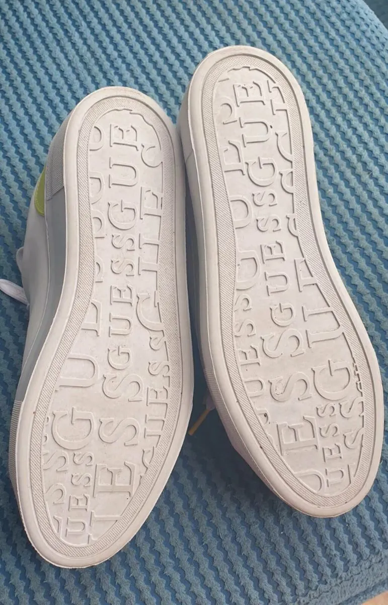 Guess trainers new size 6 - Image 4