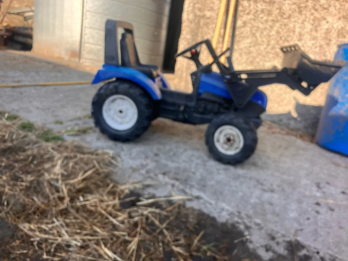 Toy tractor - Image 1