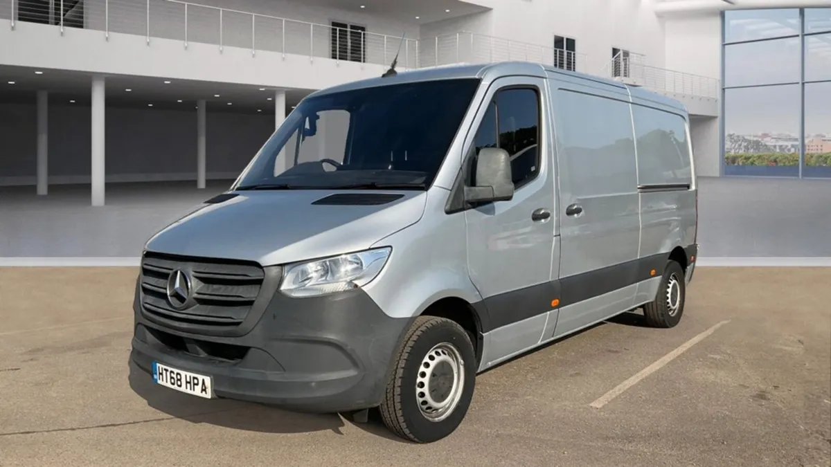 NEW MODEL 31/12/18 SPRINTER 314 CDI MWB LOW ROOF - Image 2