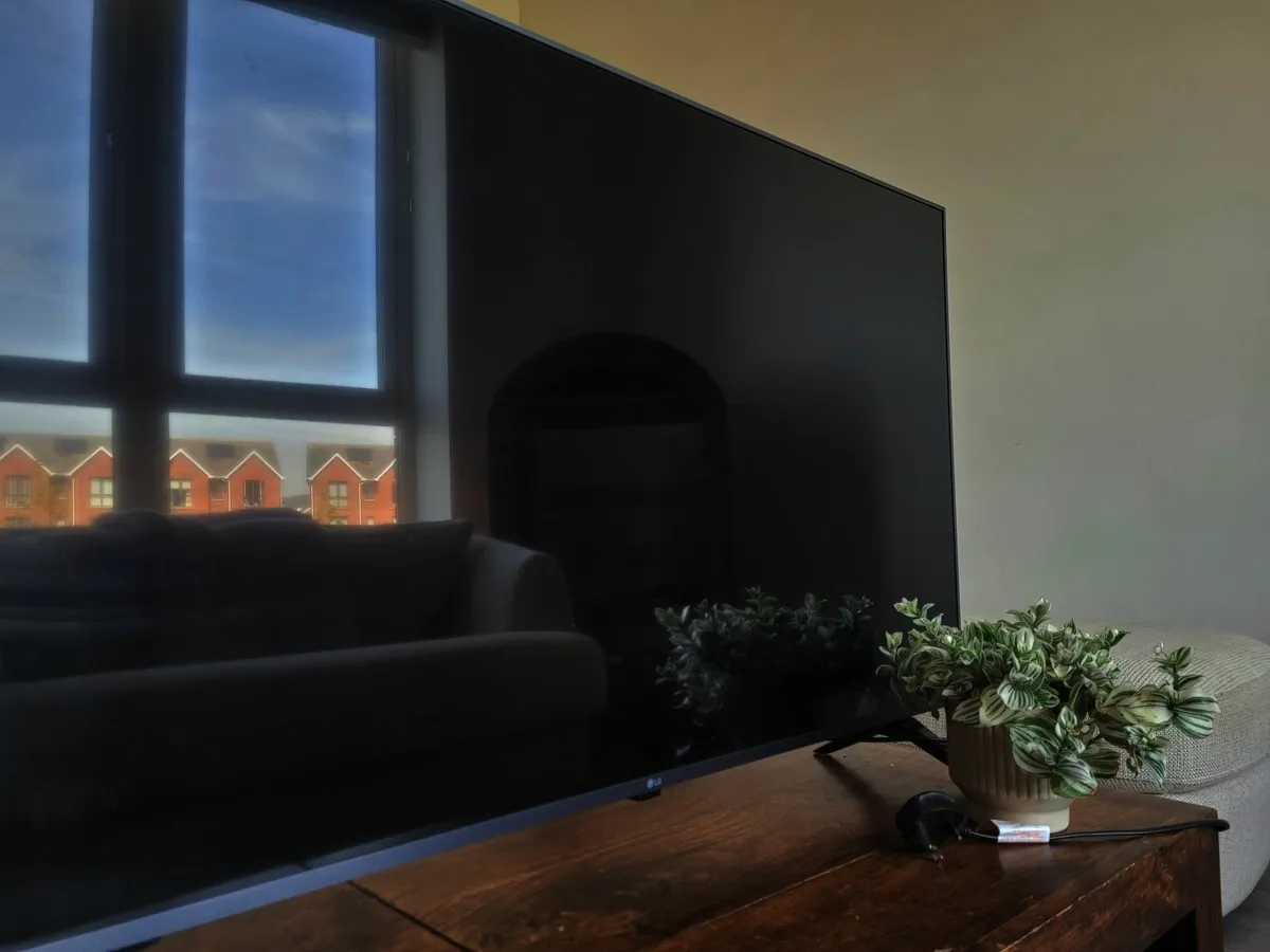 LG LED UP77 43" 4K Smart TV - Image 3