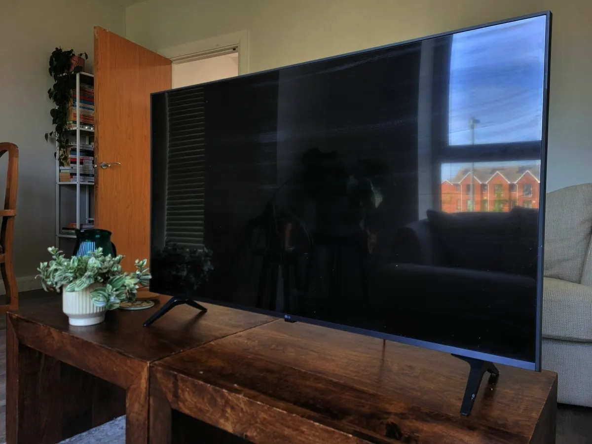 LG LED UP77 43" 4K Smart TV - Image 1