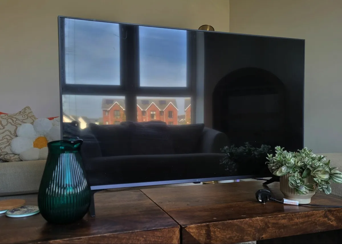 LG LED UP77 43" 4K Smart TV - Image 2