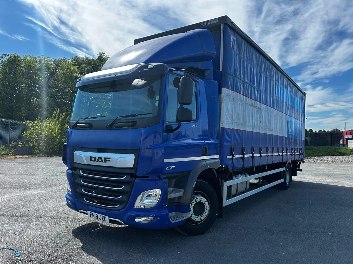 2019 DAF CF Curtainside - Image 2