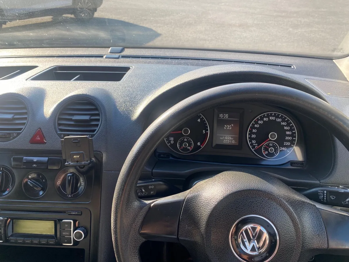 Volkswagen Caddy 2013 - Image 2